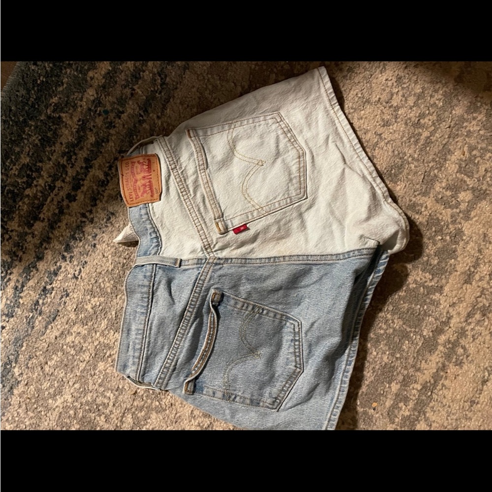 Worn once Levi split shorts